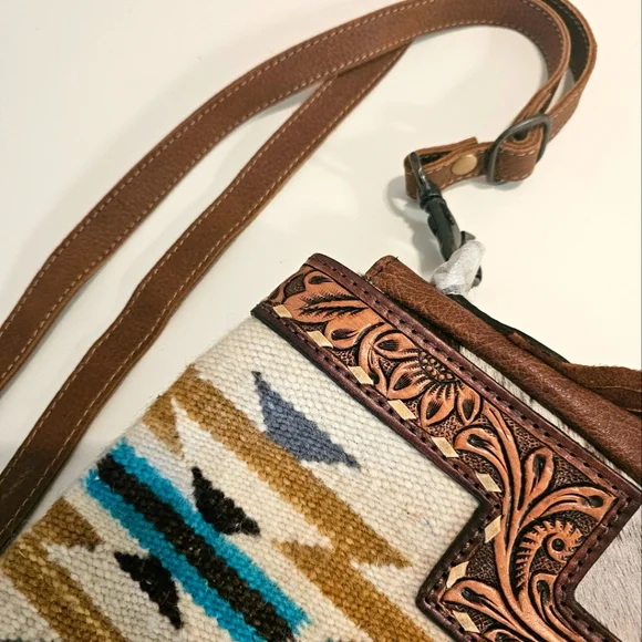 🪷 American Darling Genuine Leather & Cowhide Bag With Fringe NWT - Picture 6 of 8